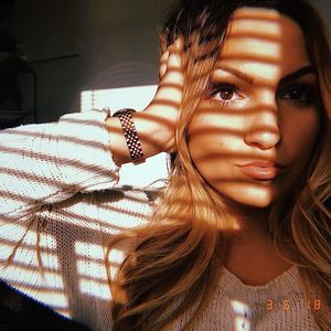 Meet your Posher, Joelle